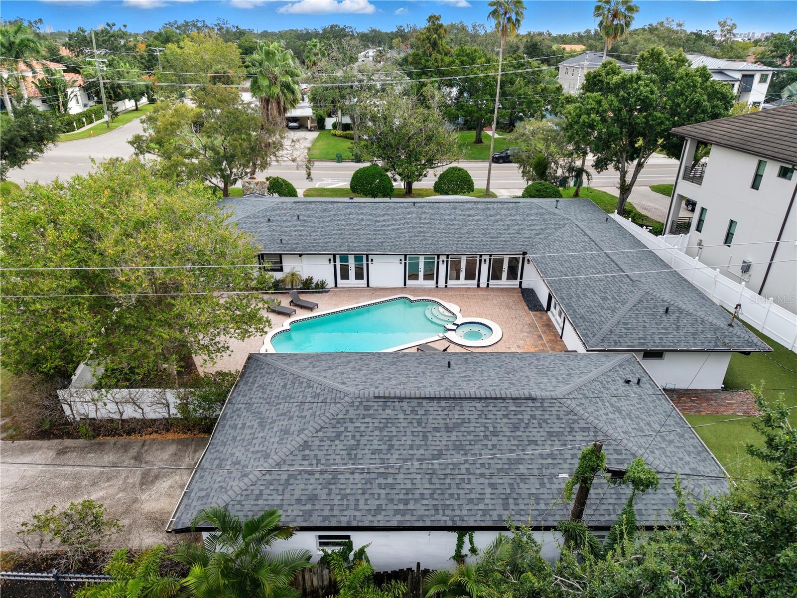 516 W DAVIS BLVD