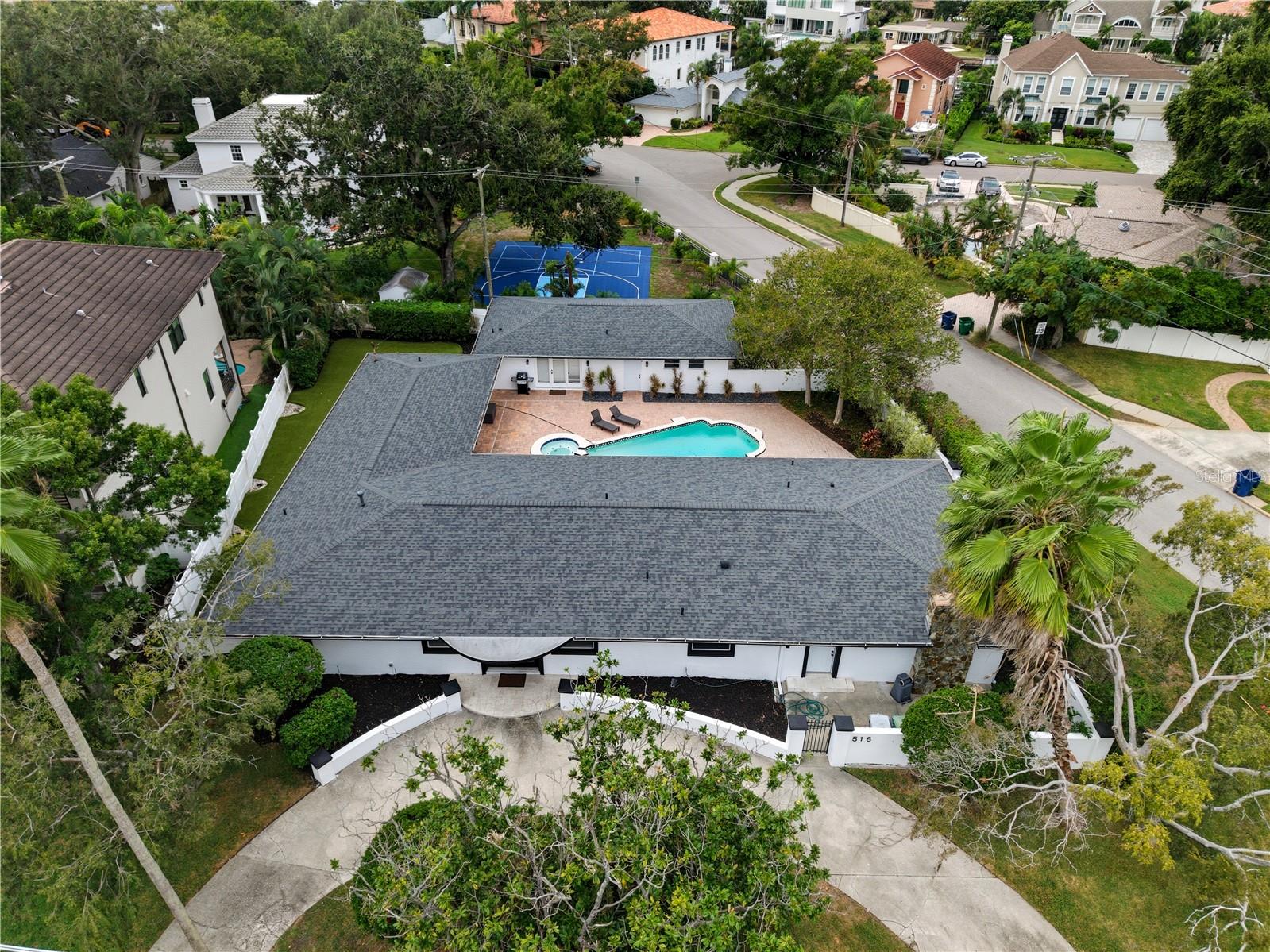 516 W DAVIS BLVD