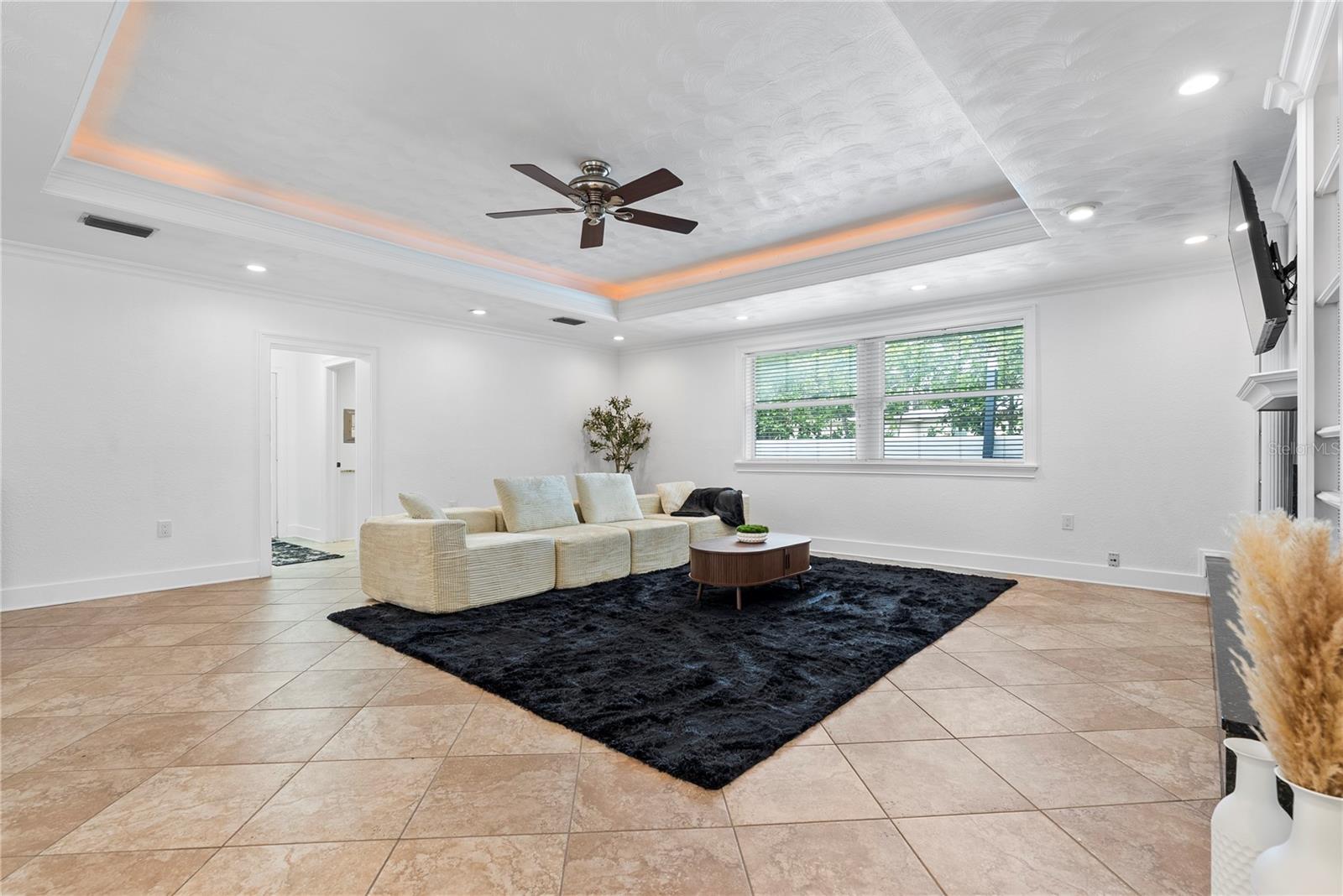 516 W DAVIS BLVD