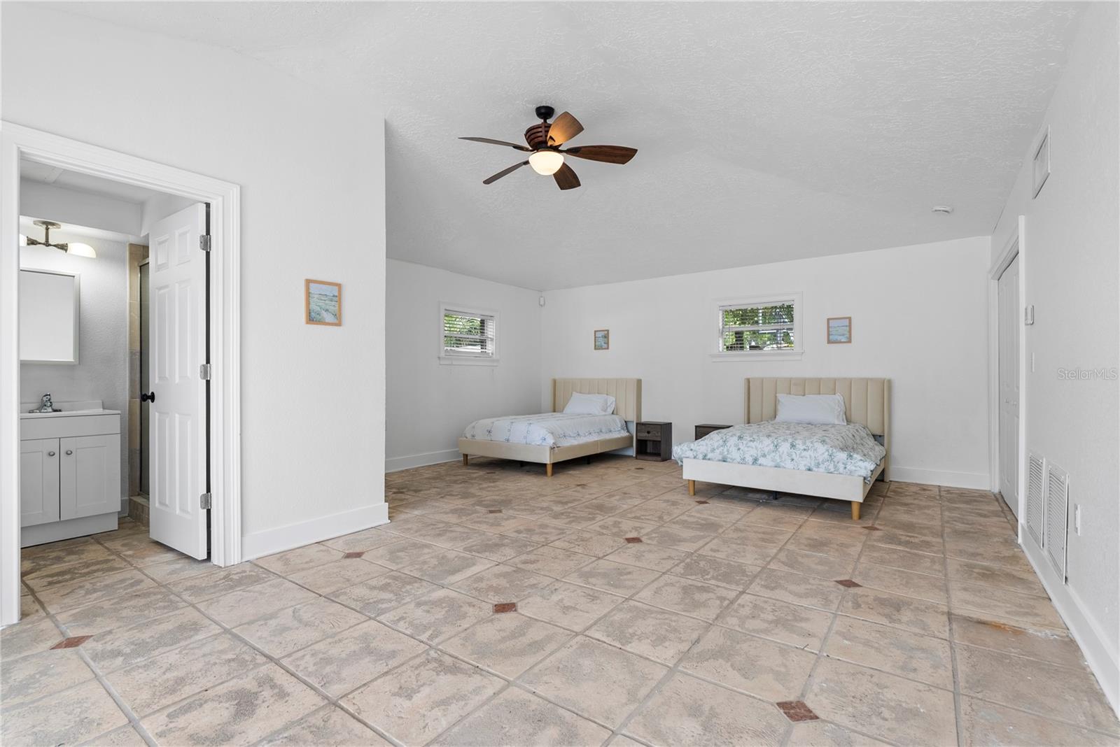 516 W DAVIS BLVD