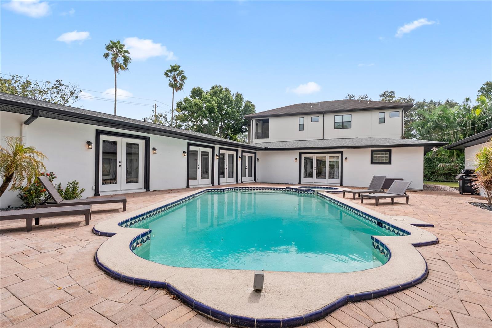 516 W DAVIS BLVD