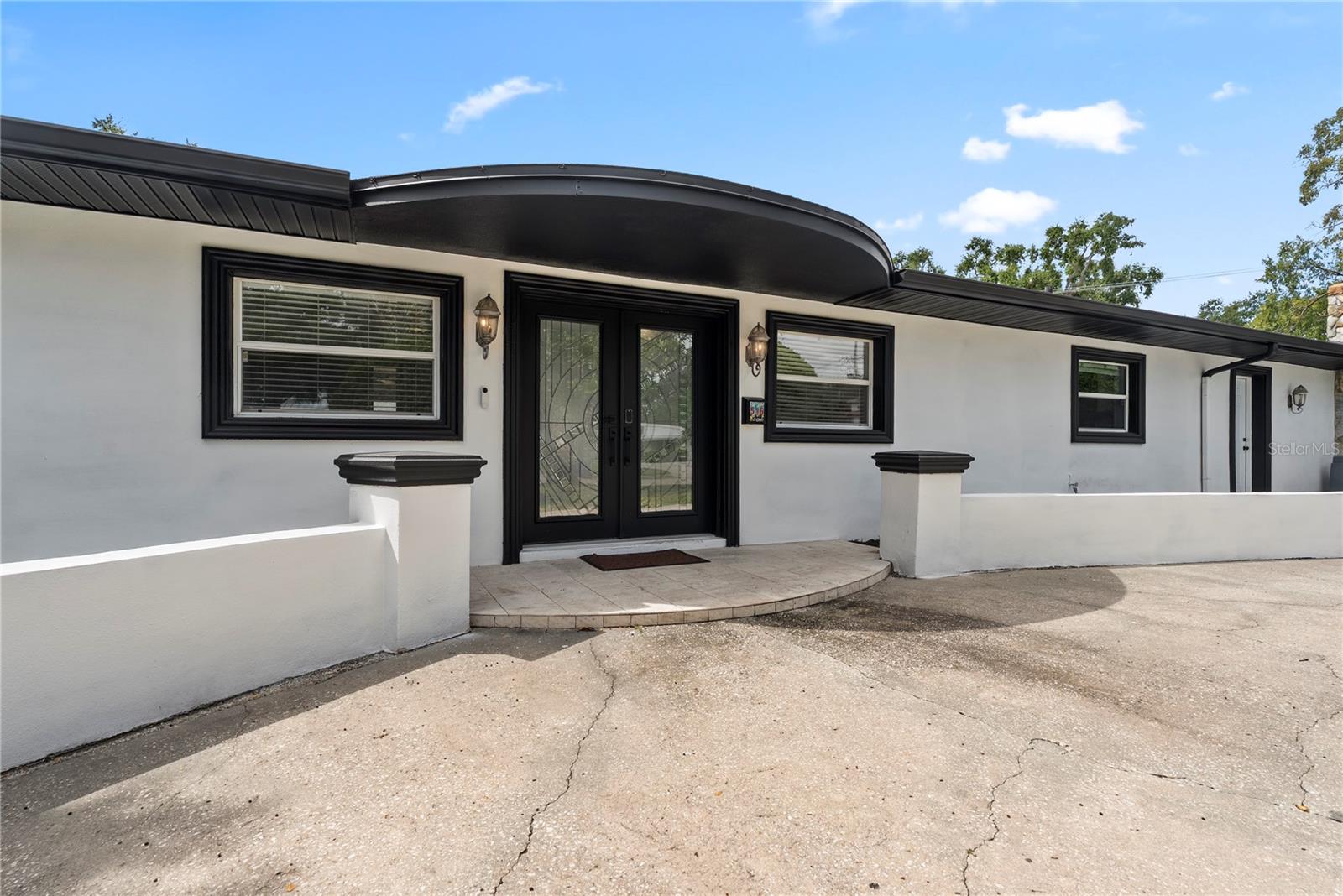 516 W DAVIS BLVD