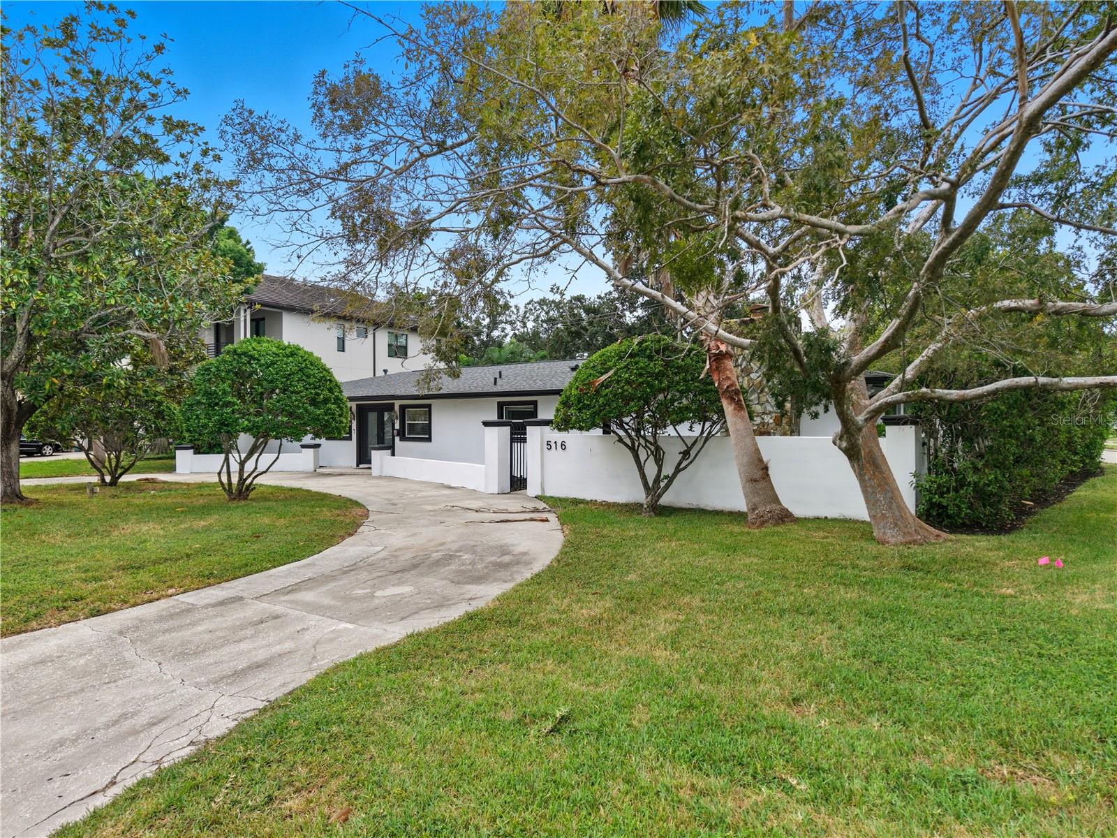 516 W DAVIS BLVD