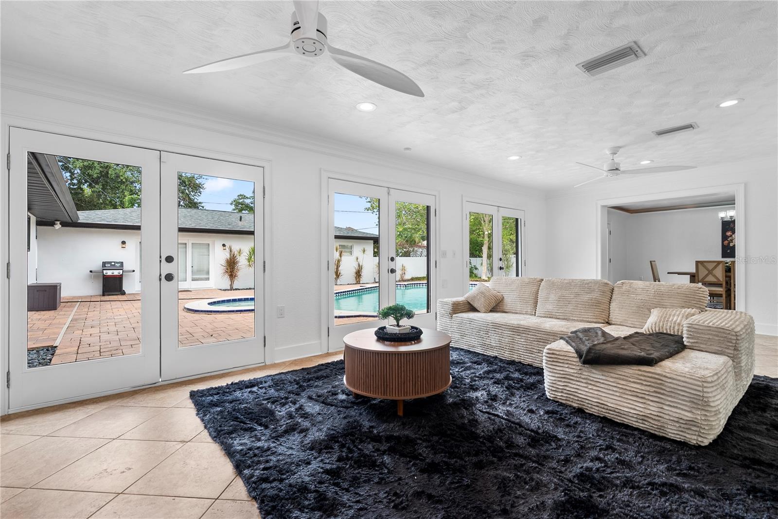 516 W DAVIS BLVD
