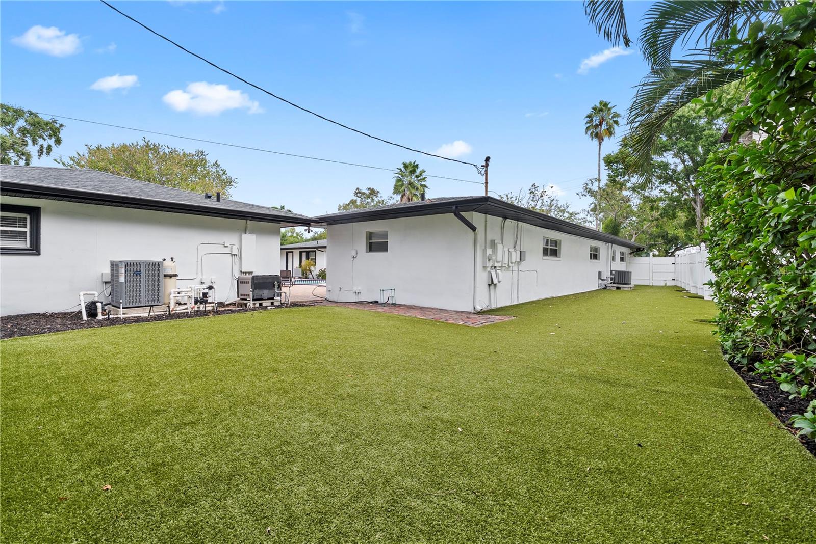 516 W DAVIS BLVD