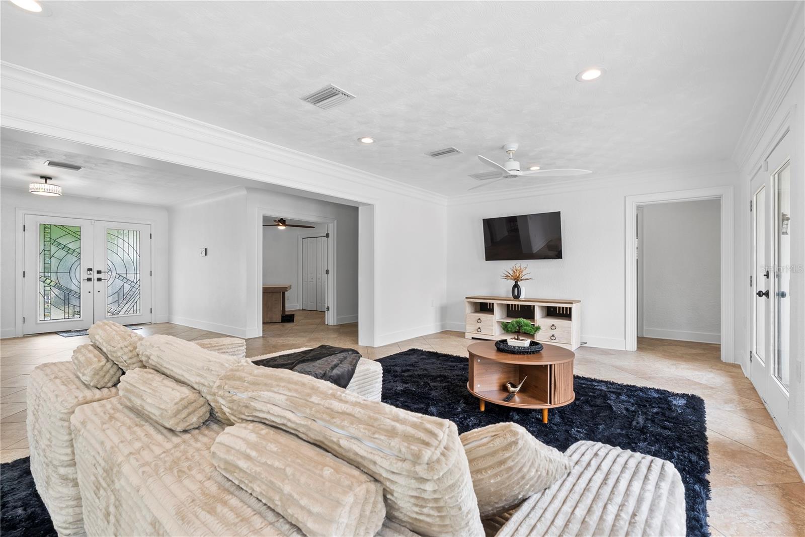 516 W DAVIS BLVD