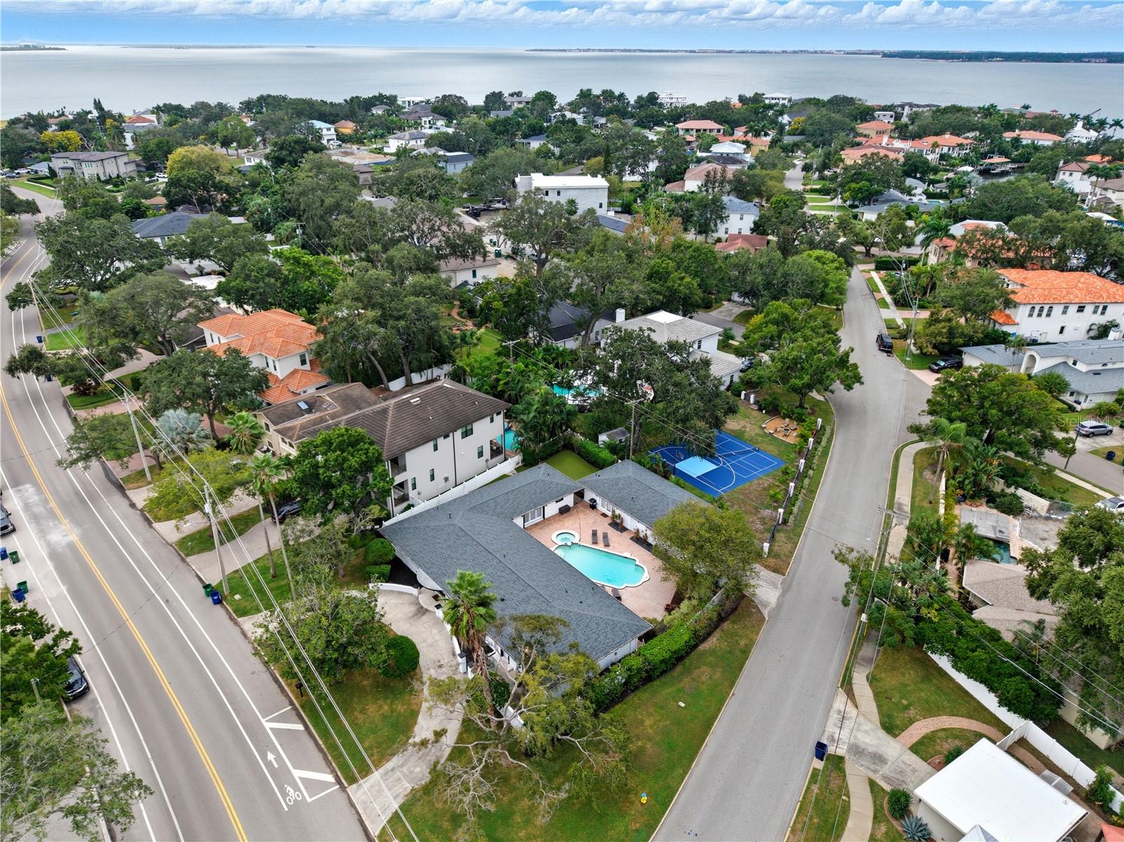516 W DAVIS BLVD