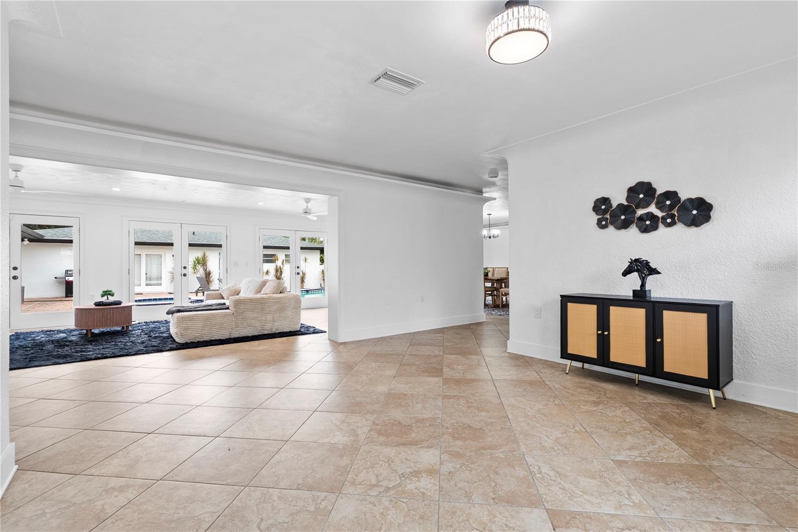 516 W DAVIS BLVD