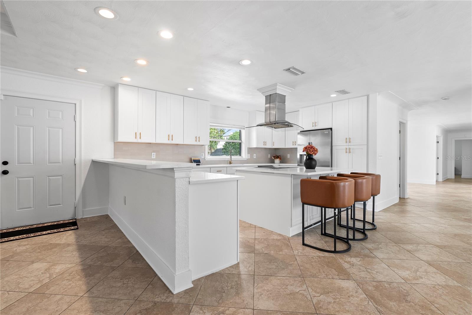 516 W DAVIS BLVD