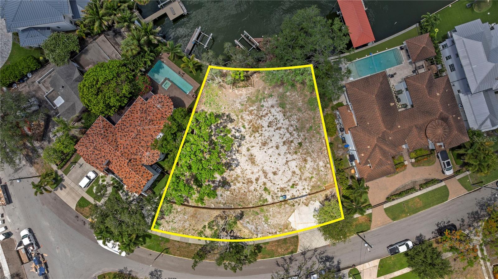 86 BAHAMA CIR