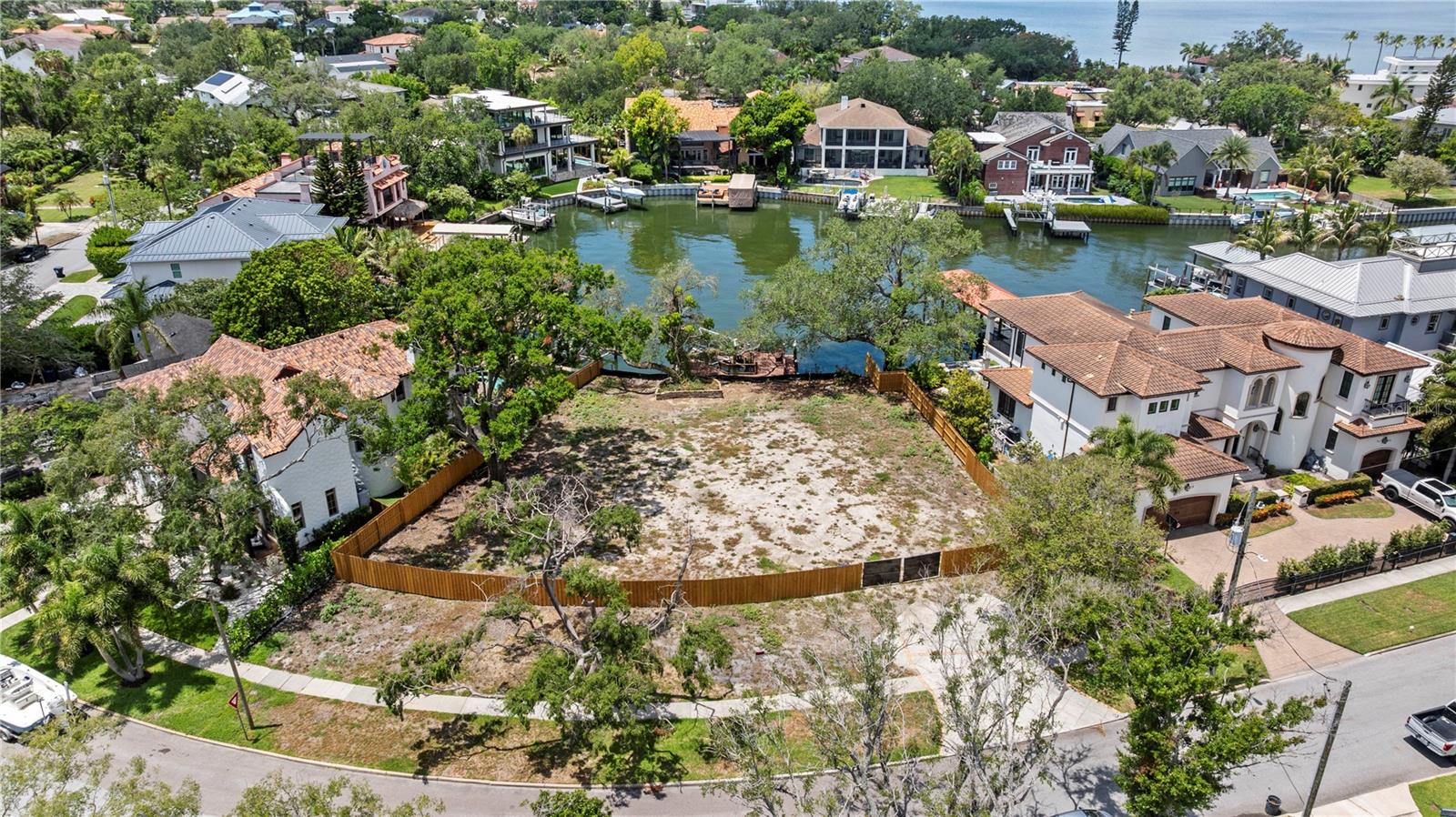 86 BAHAMA CIR
