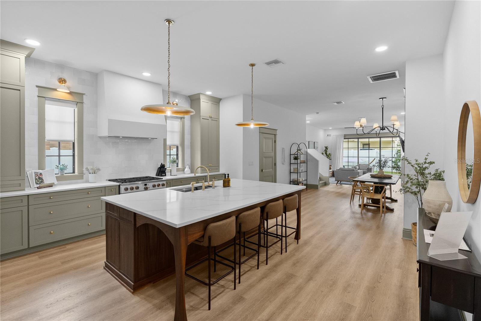 417 W ROSS AVE #2