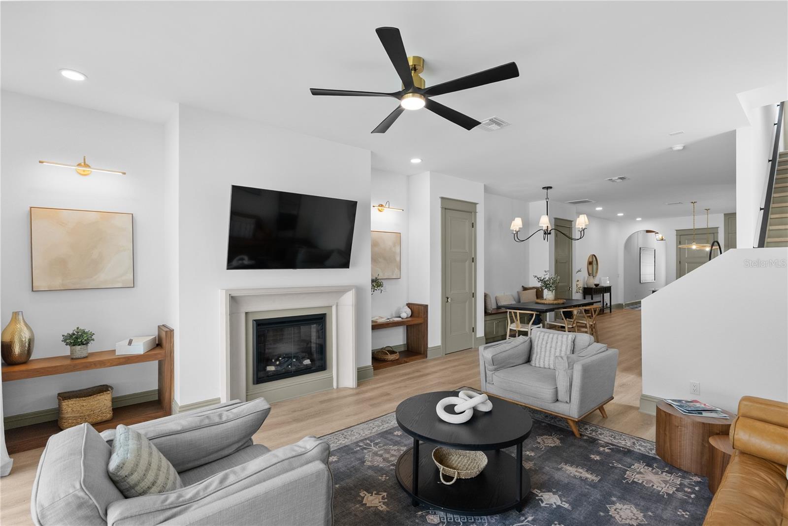417 W ROSS AVE #2