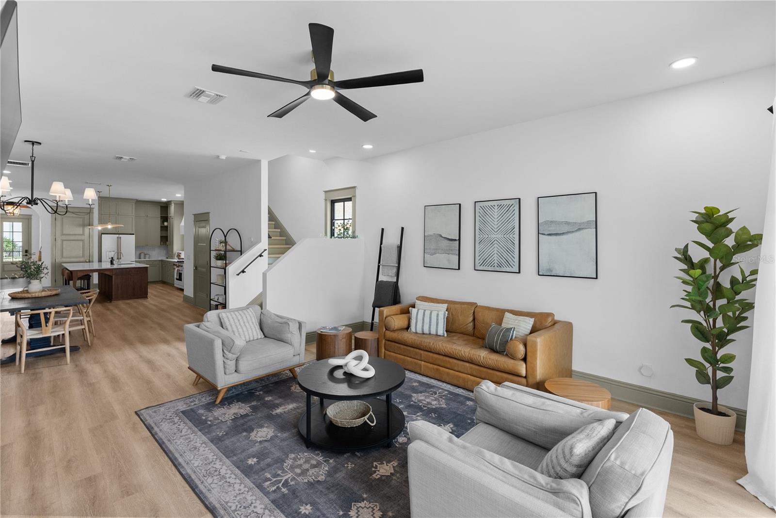 417 W ROSS AVE #2