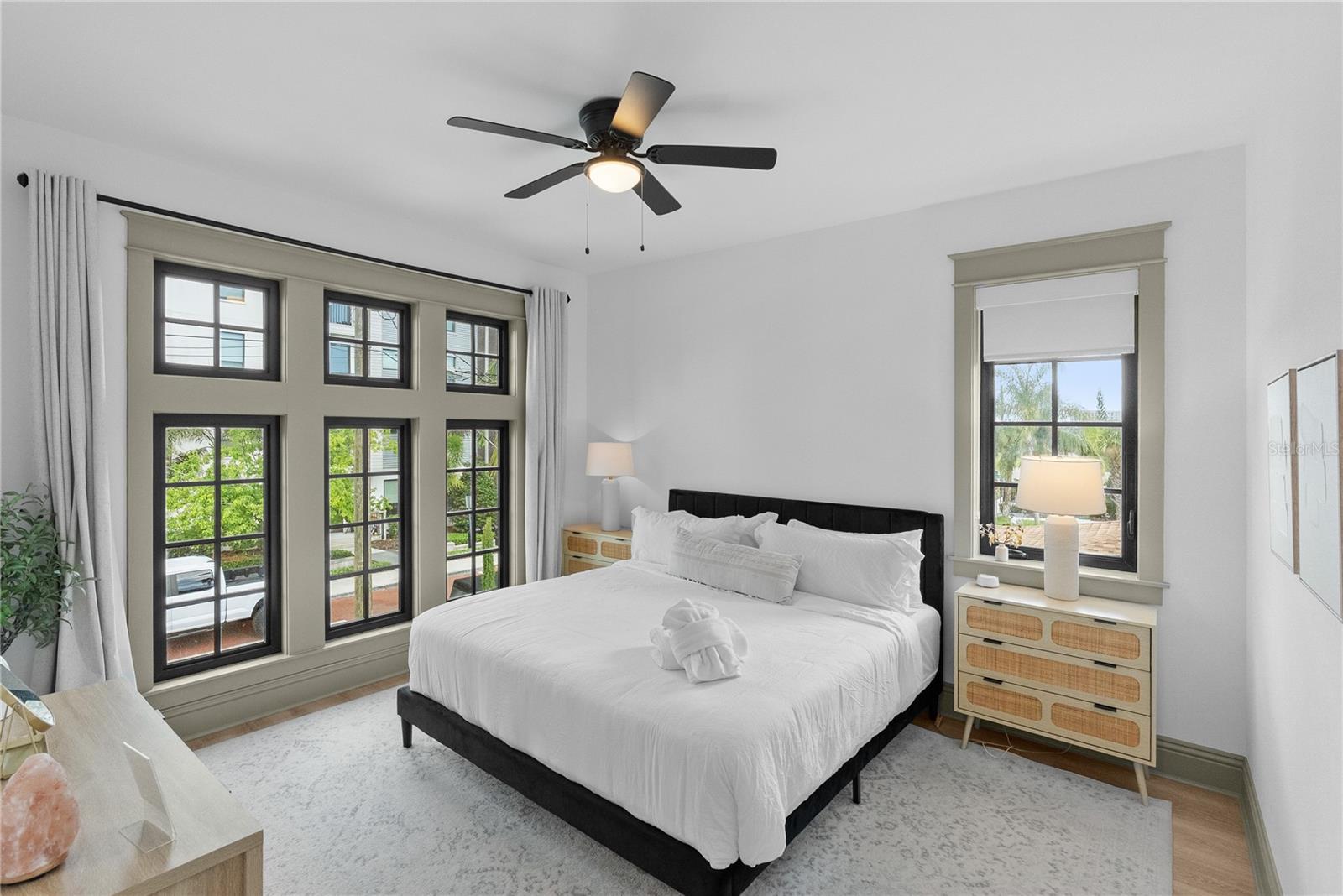 417 W ROSS AVE #2