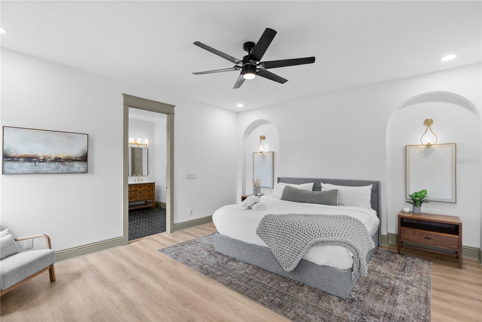 417 W ROSS AVE #2