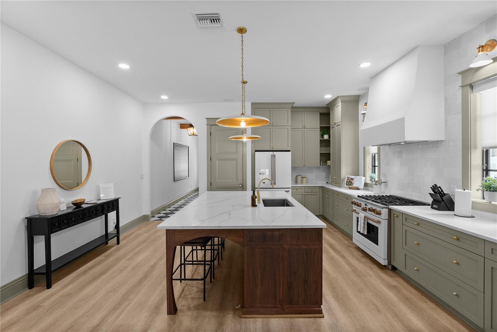 417 W ROSS AVE #2