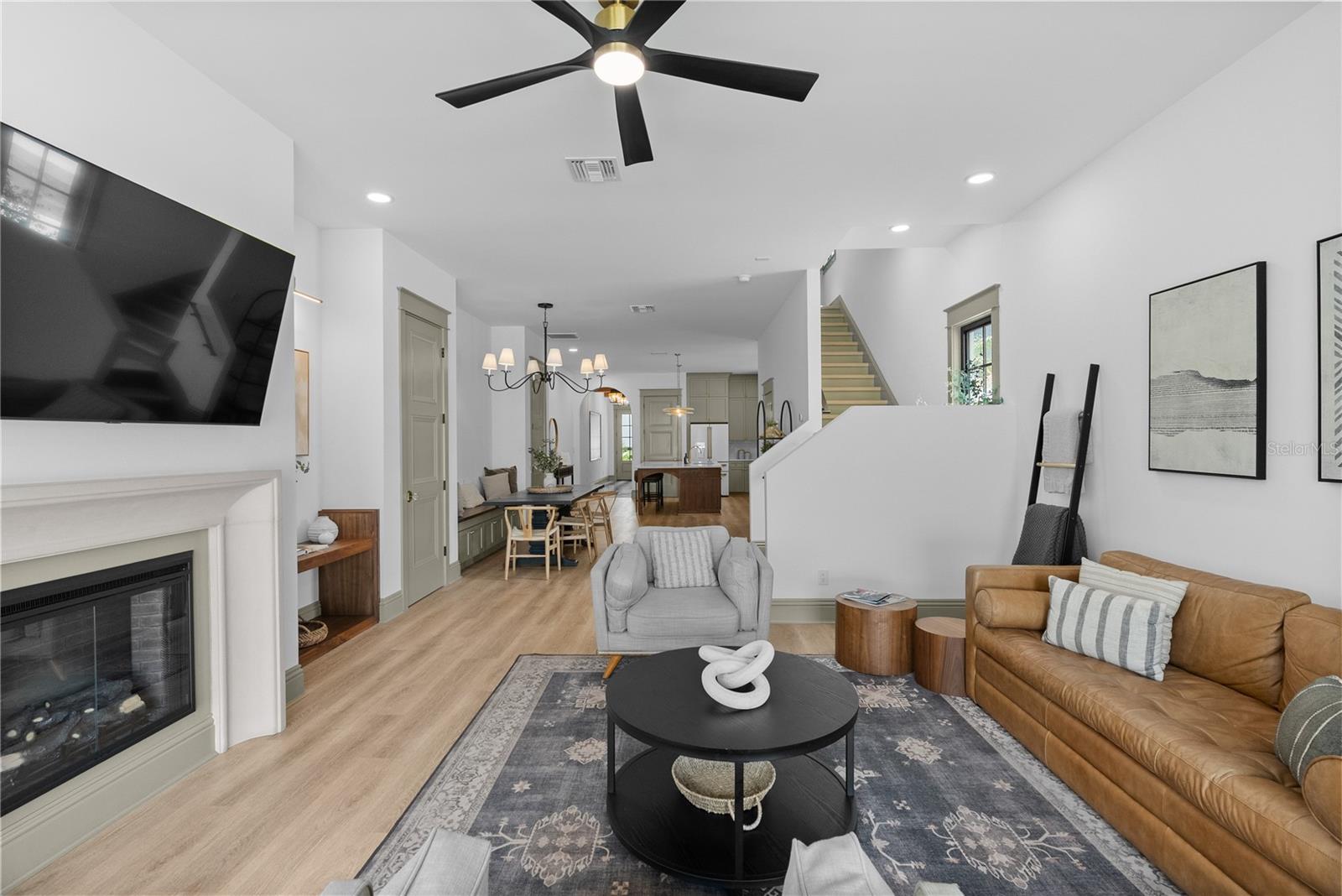 417 W ROSS AVE #2