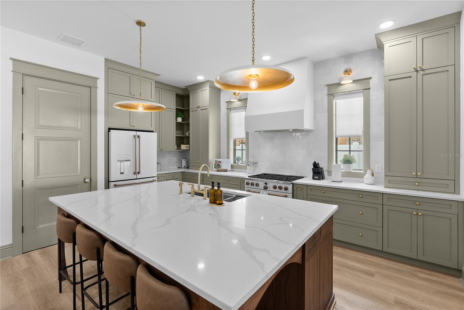 417 W ROSS AVE #2
