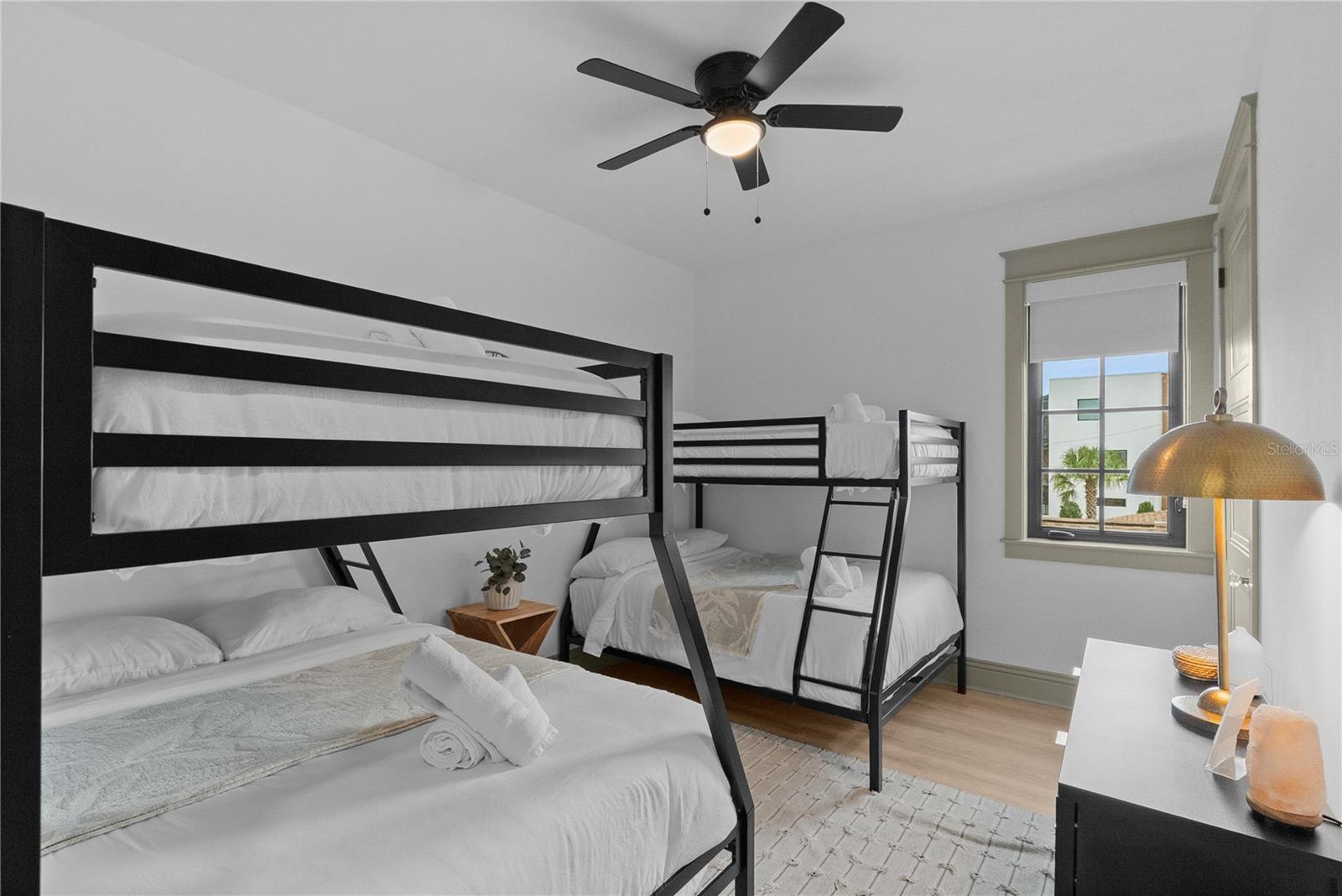 417 W ROSS AVE #2