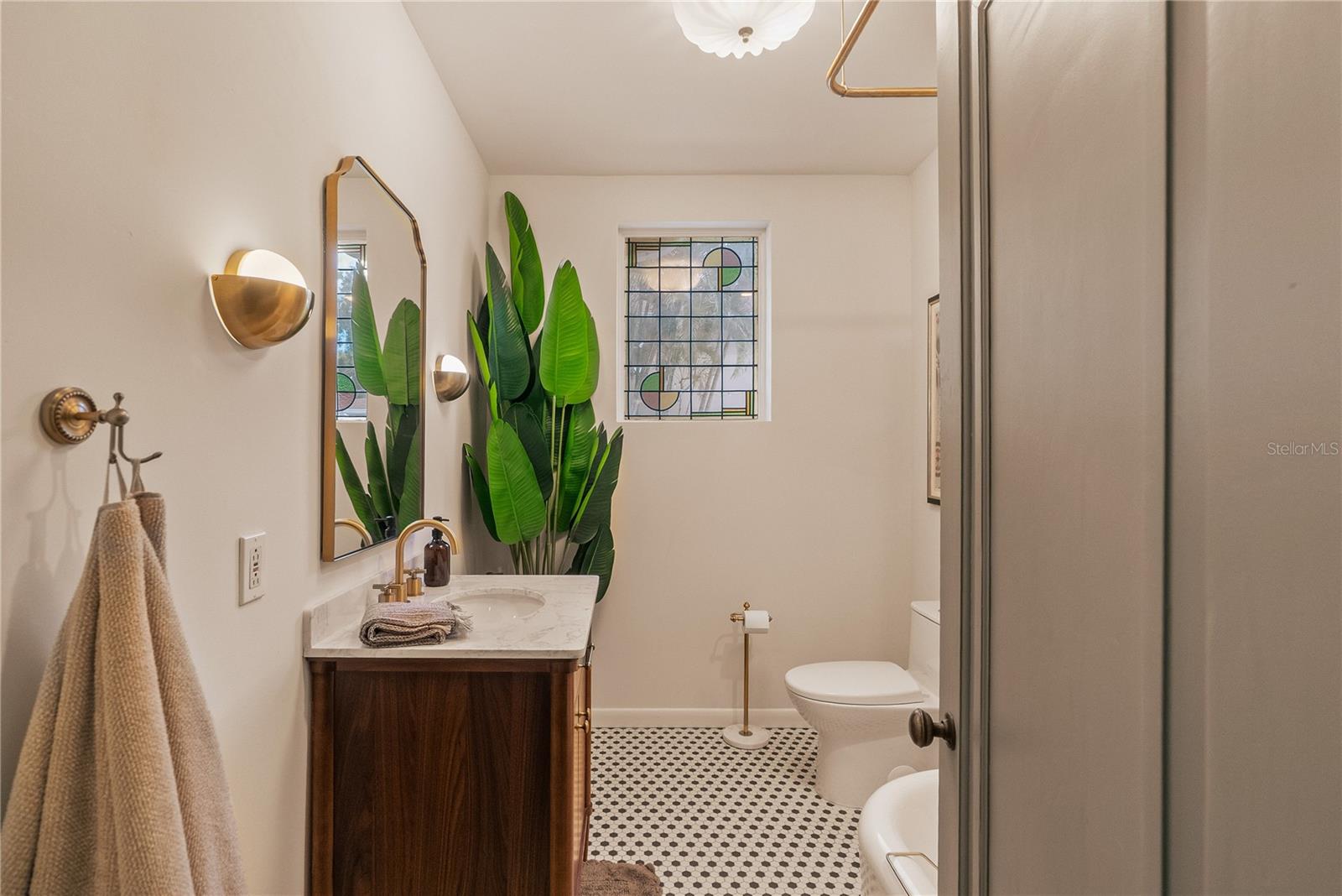 4521 W AZEELE ST
