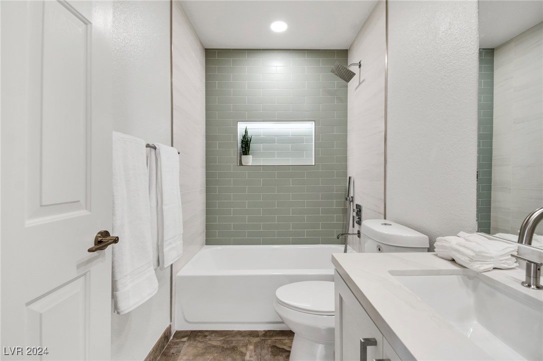 7704 Silver Mallard Avenue