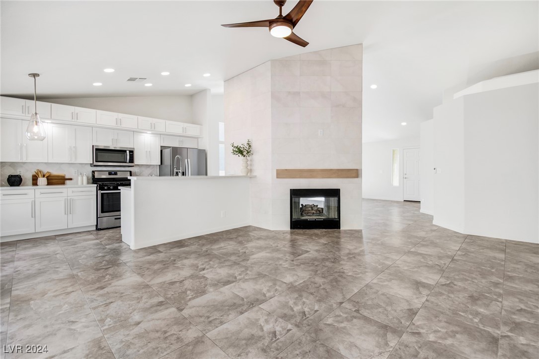 7704 Silver Mallard Avenue