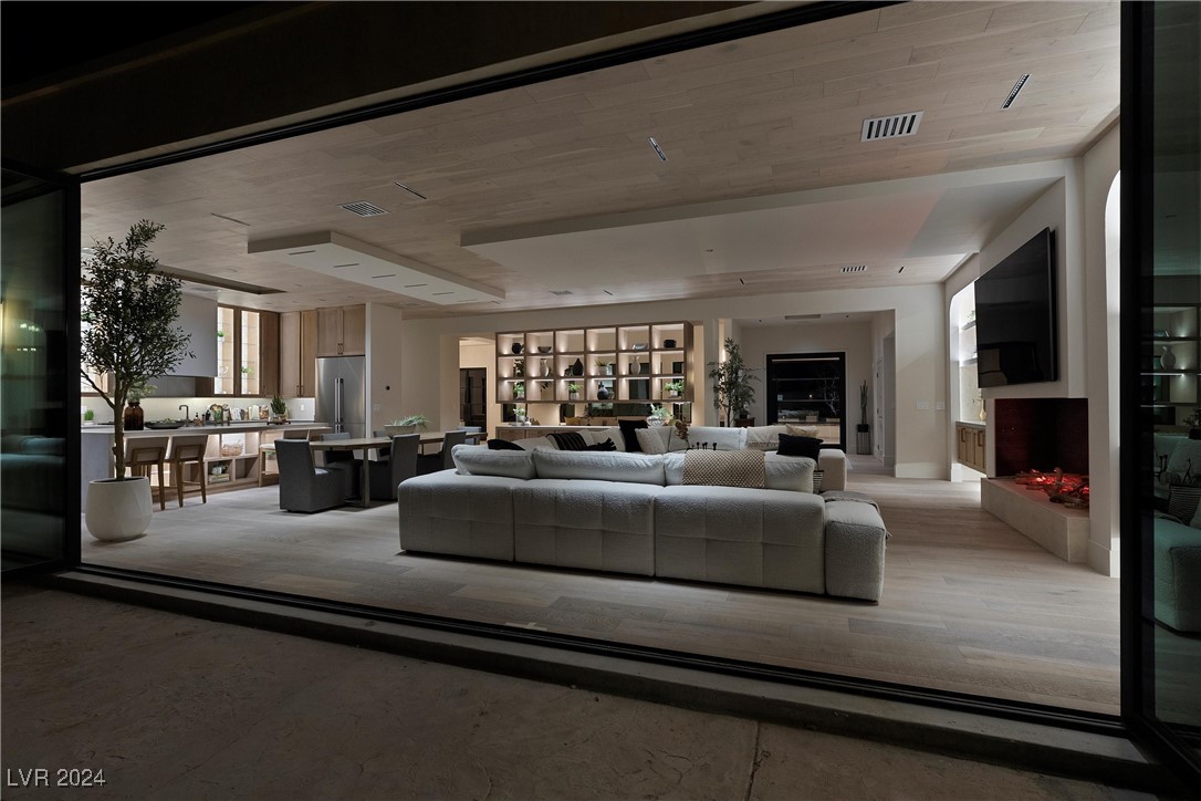 2401 Driftwood Drive