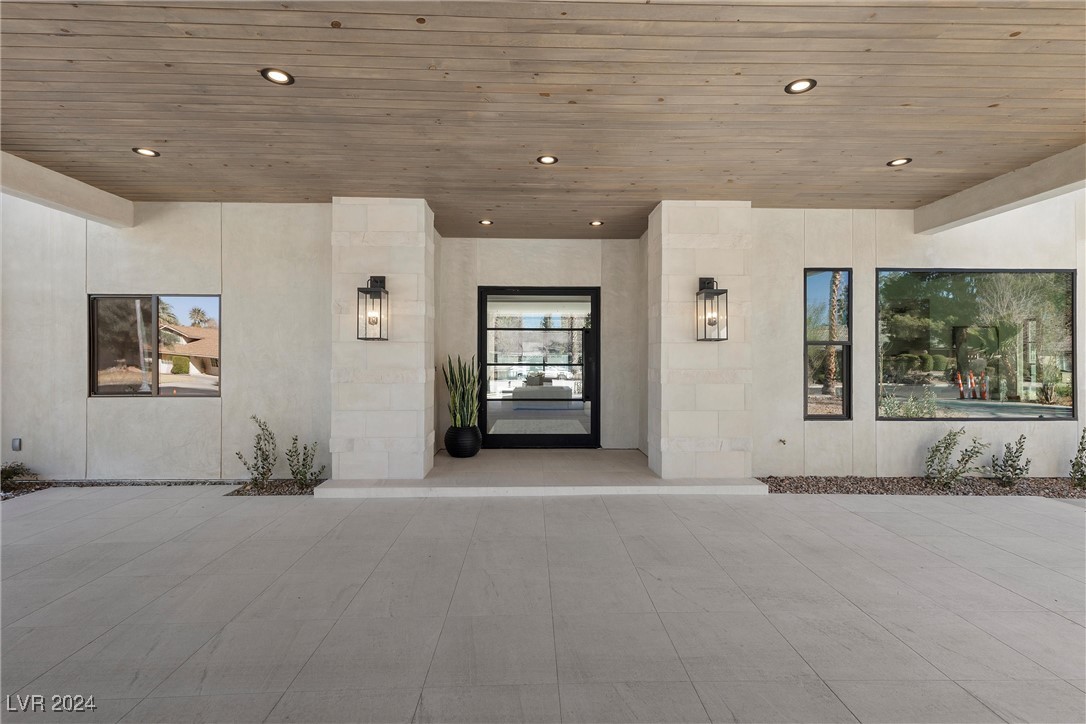 2401 Driftwood Drive