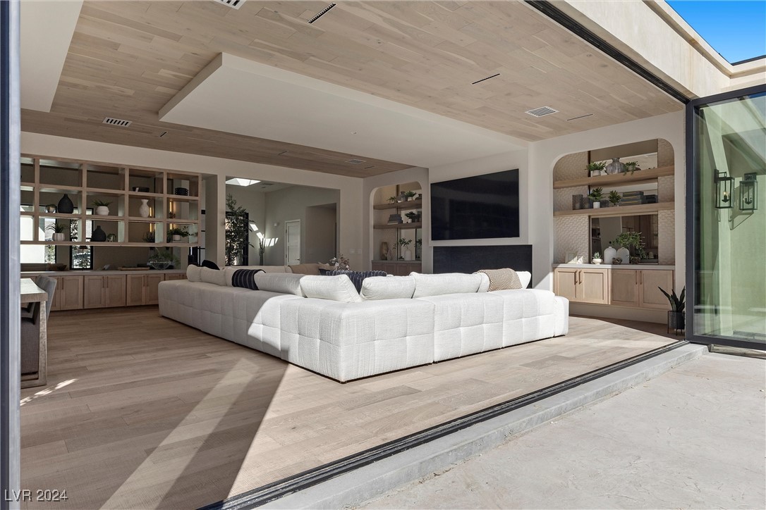 2401 Driftwood Drive