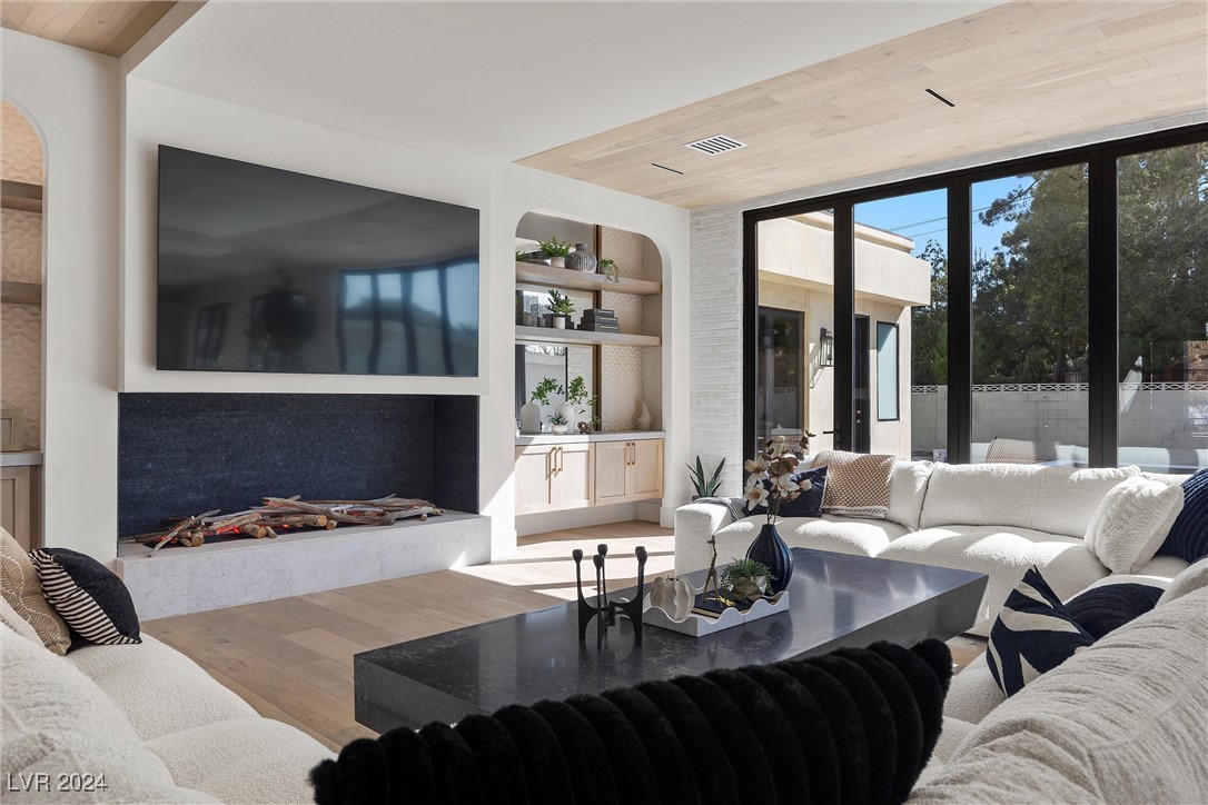 2401 Driftwood Drive