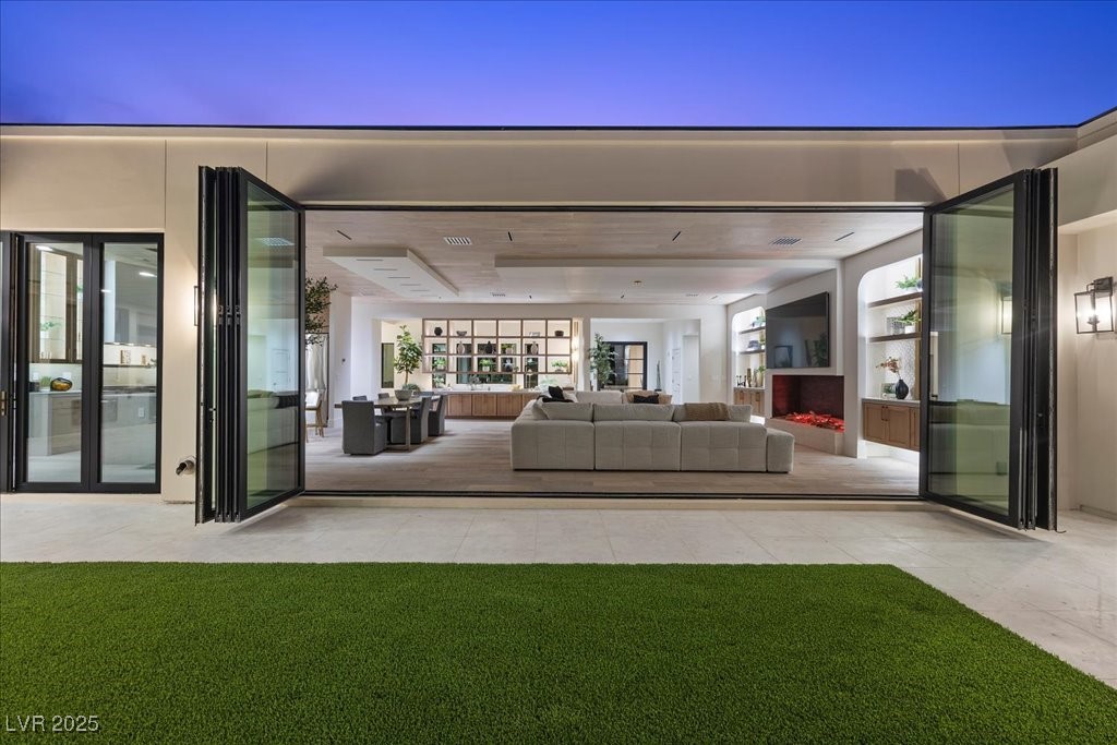 2401 Driftwood Drive