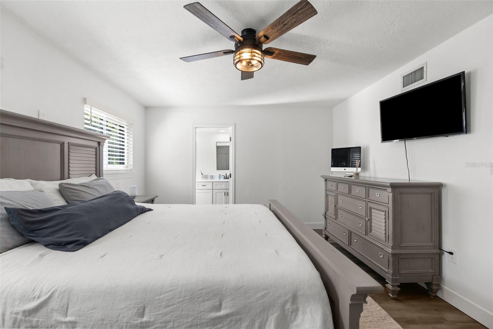 23298 CHRISTIAN CIR