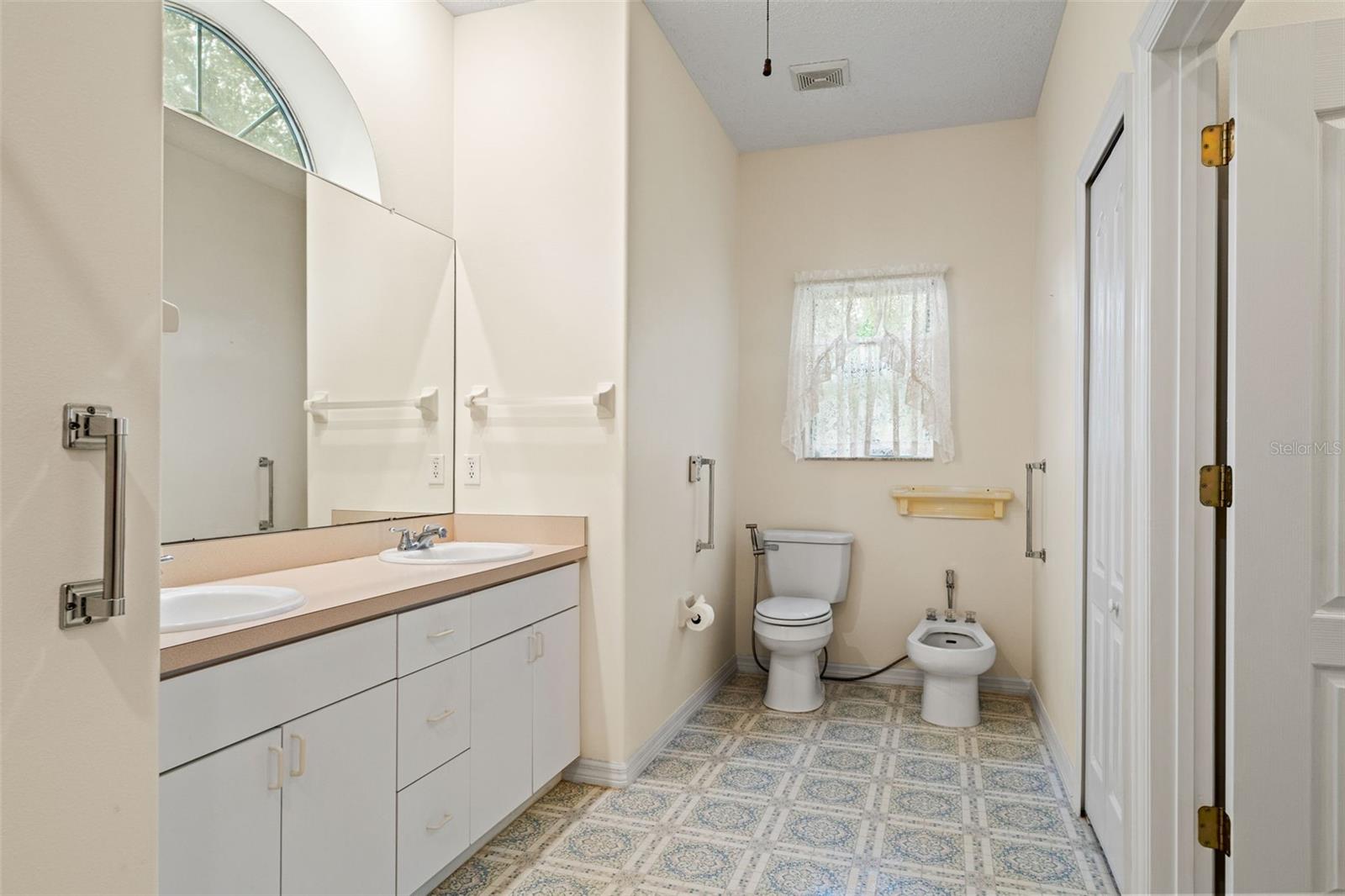 2910 N ANNAPOLIS AVE