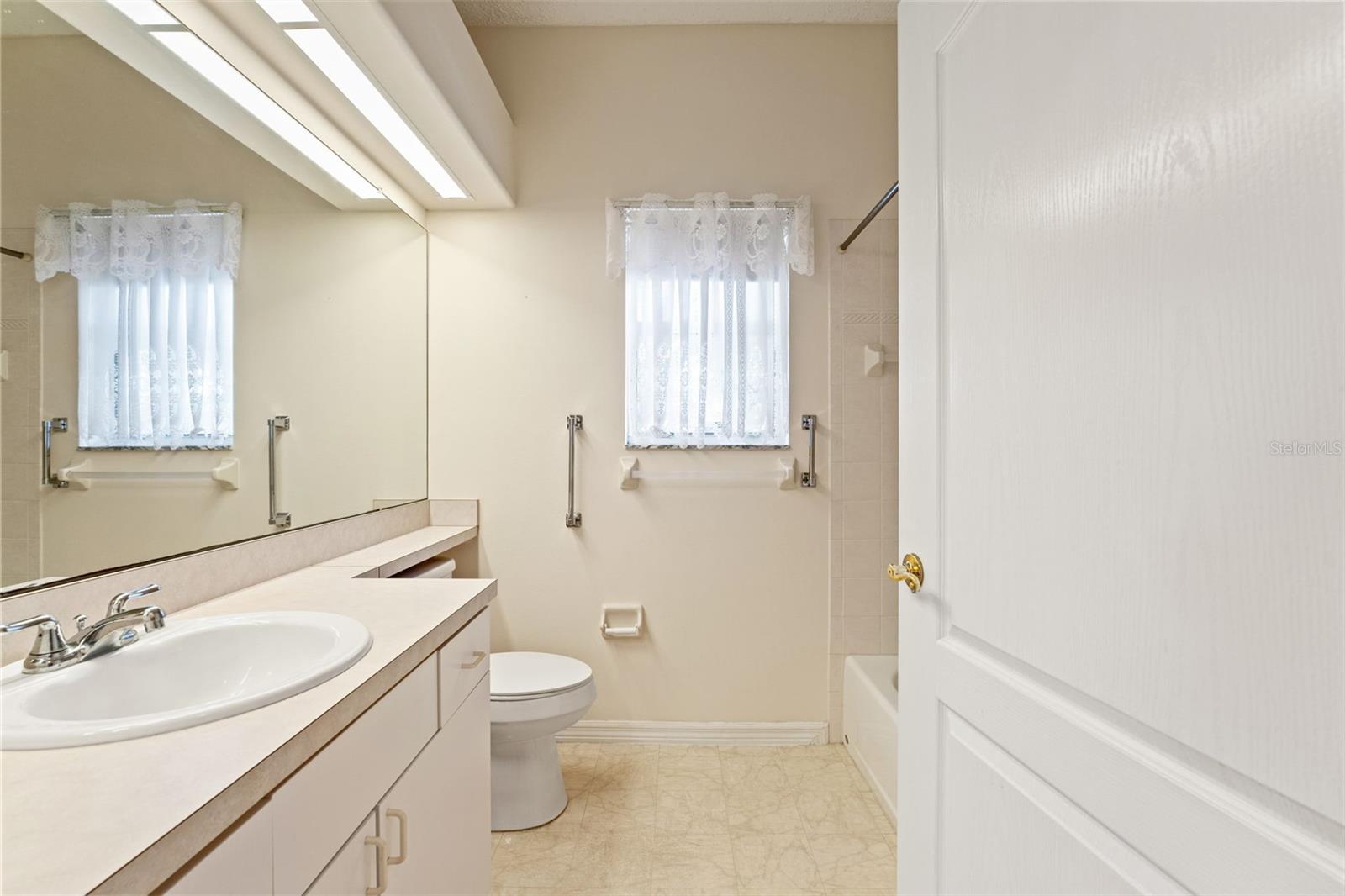 2910 N ANNAPOLIS AVE