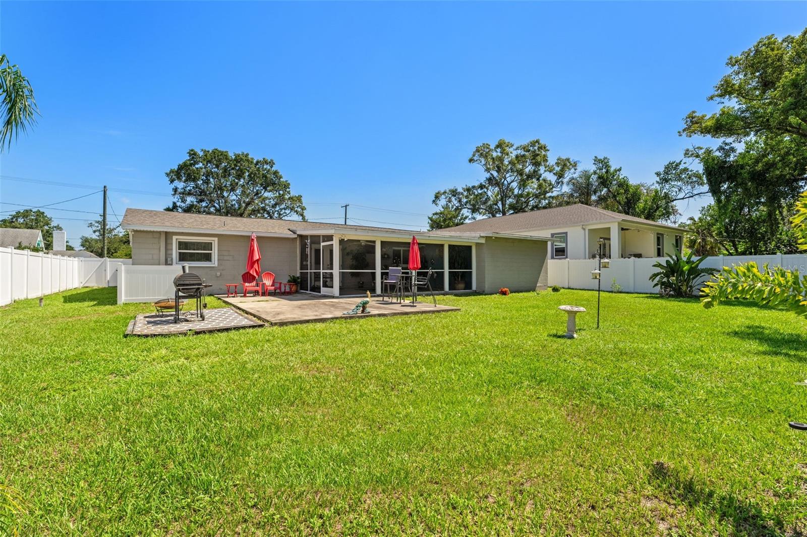 2526 LAKE ELLEN LN