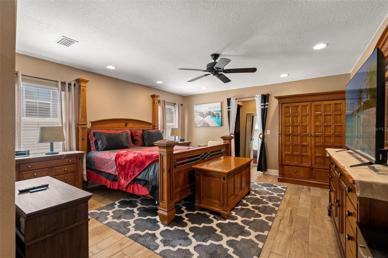 2526 LAKE ELLEN LN
