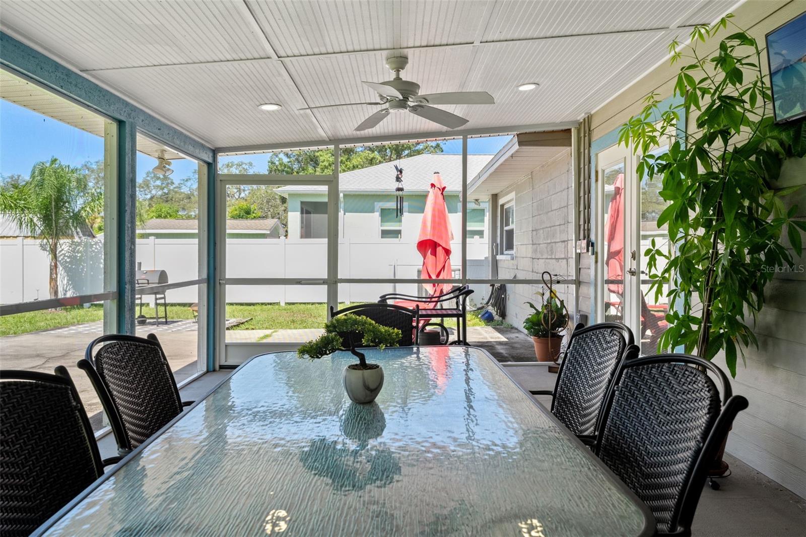 2526 LAKE ELLEN LN