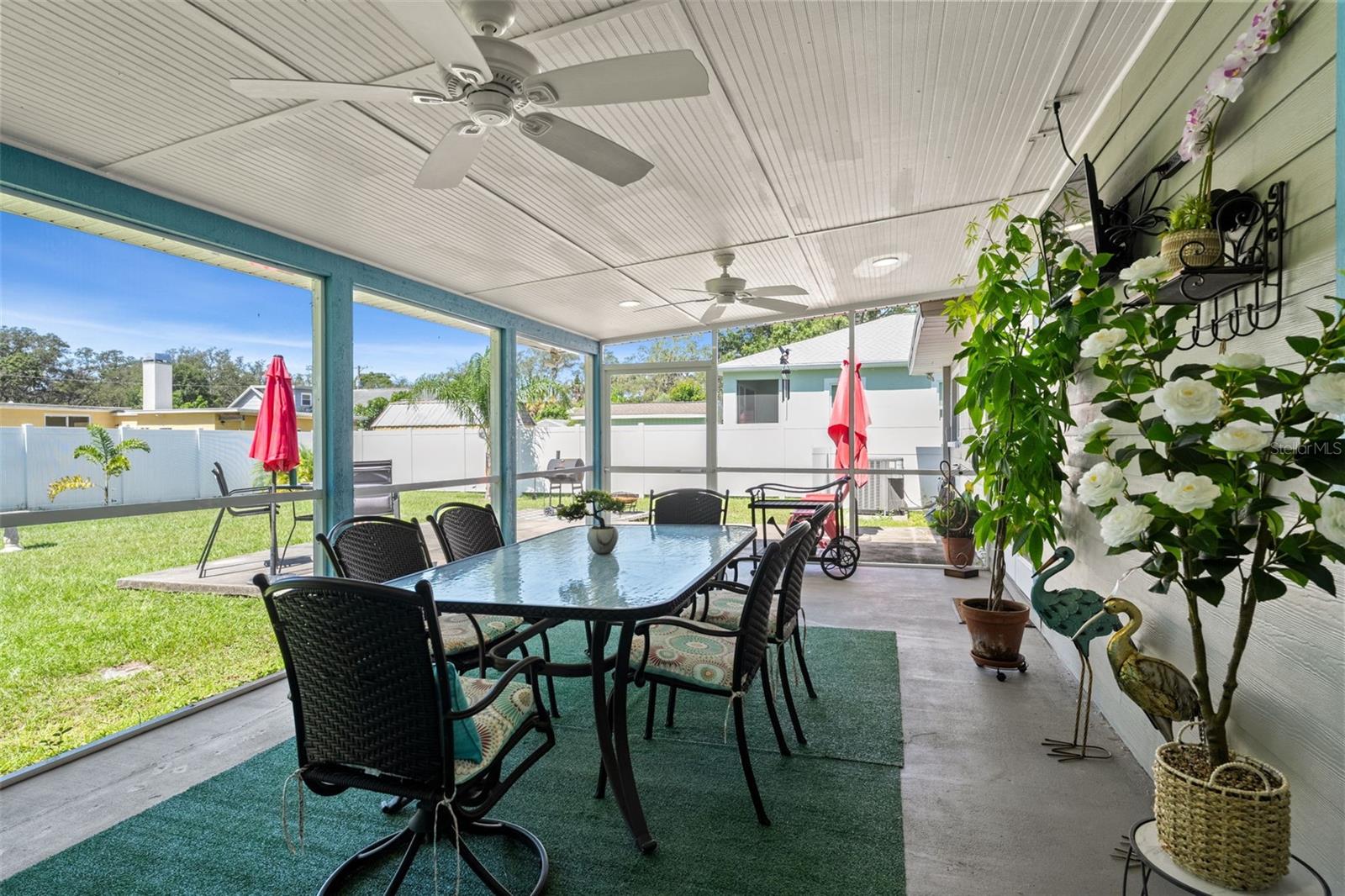 2526 LAKE ELLEN LN