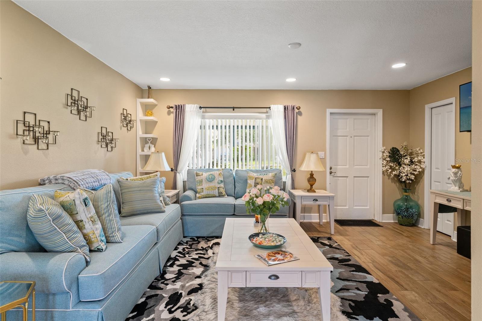2526 LAKE ELLEN LN