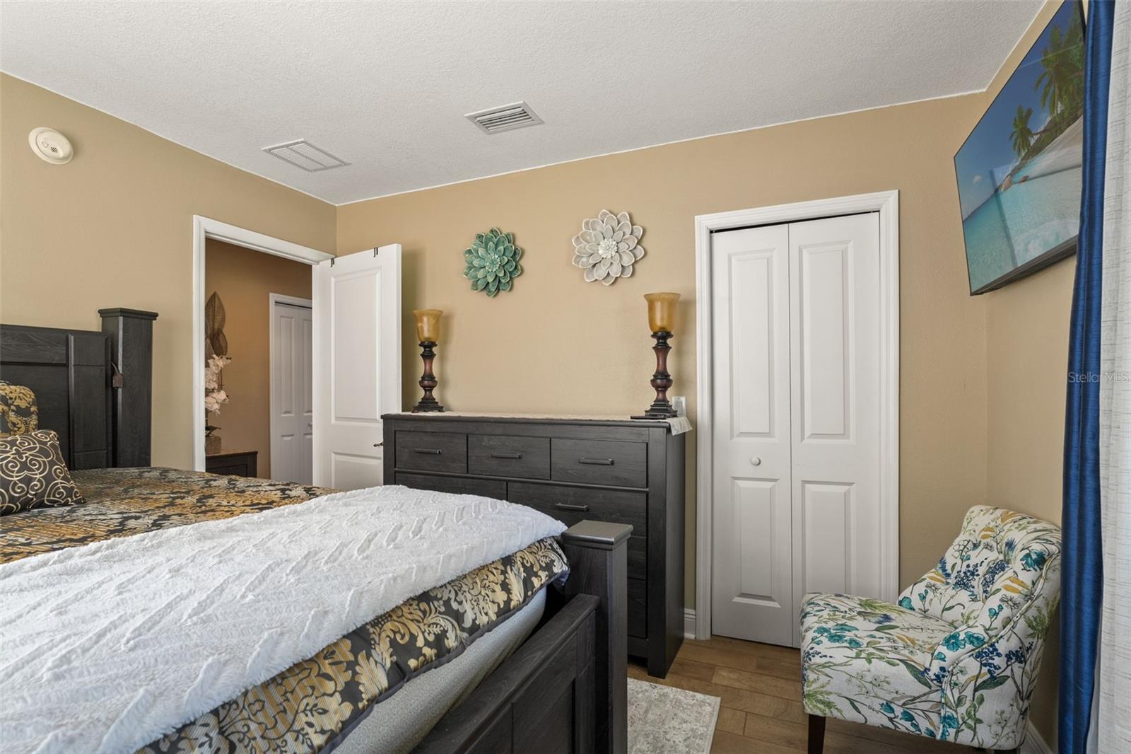 2526 LAKE ELLEN LN