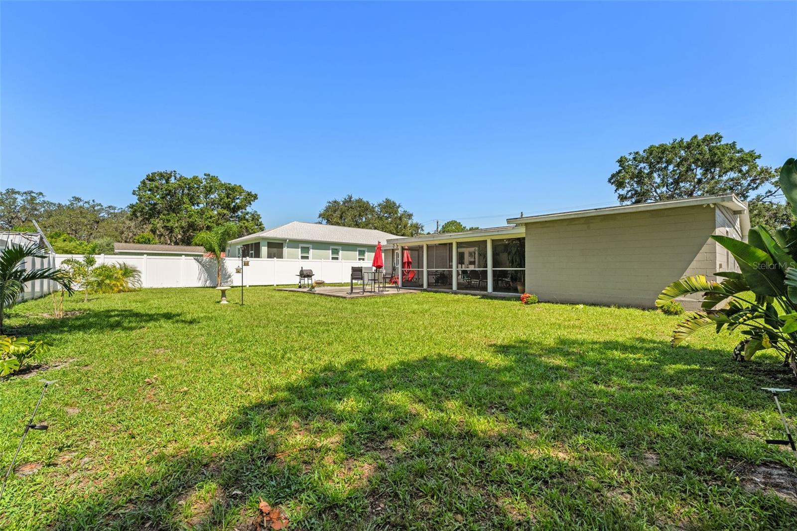 2526 LAKE ELLEN LN