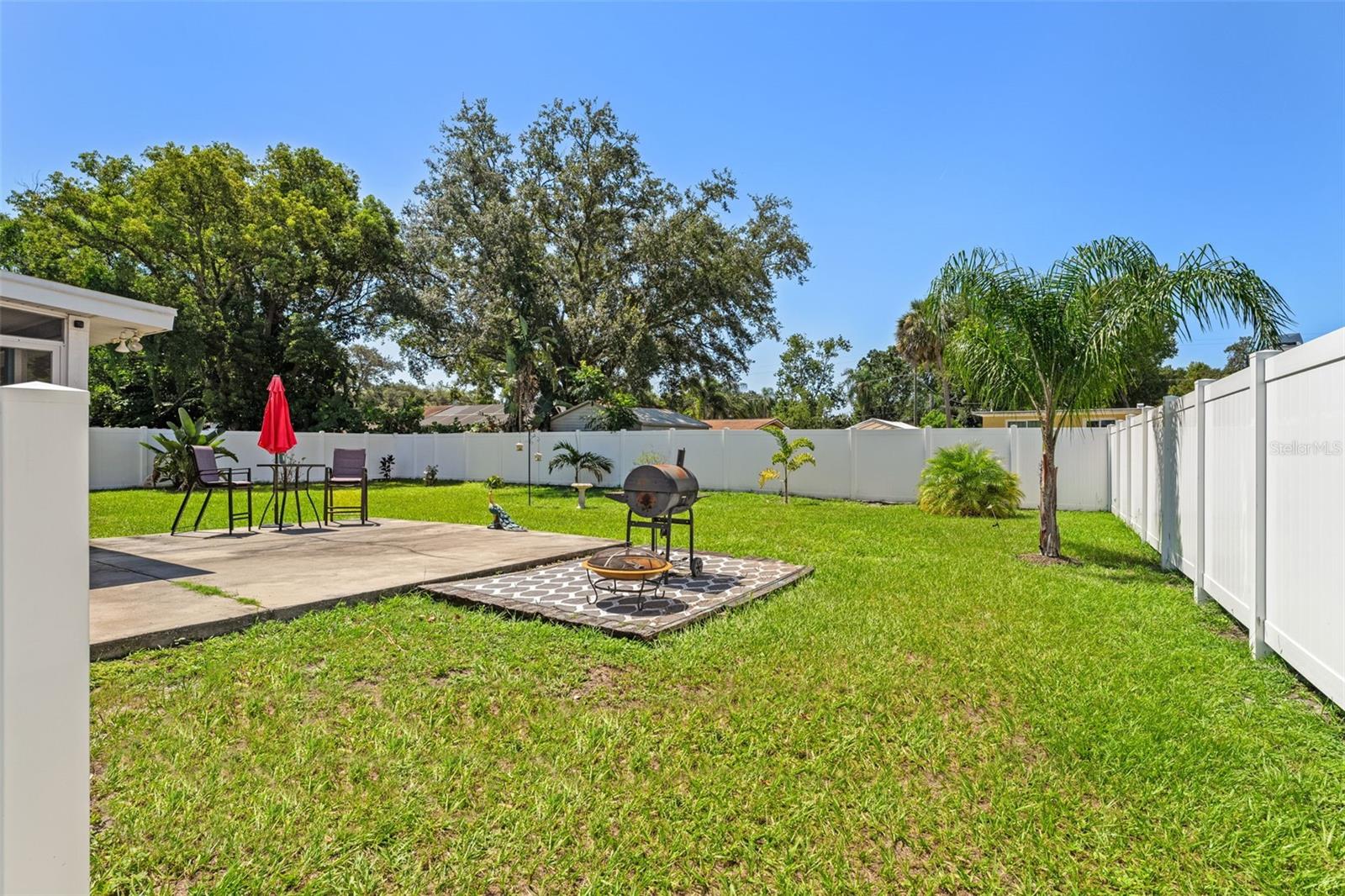2526 LAKE ELLEN LN