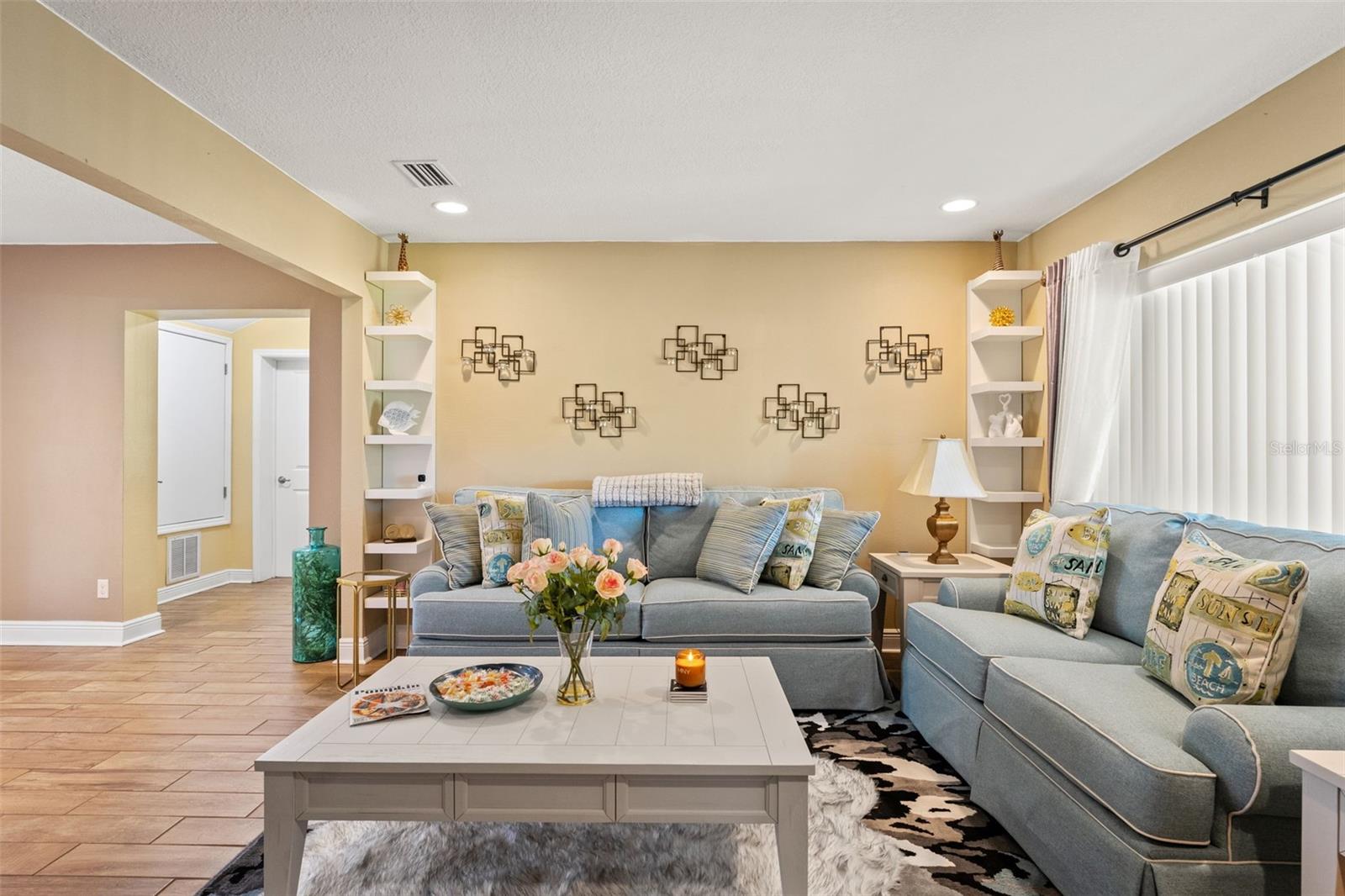 2526 LAKE ELLEN LN