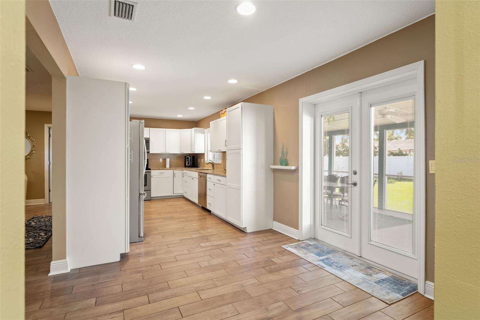 2526 LAKE ELLEN LN