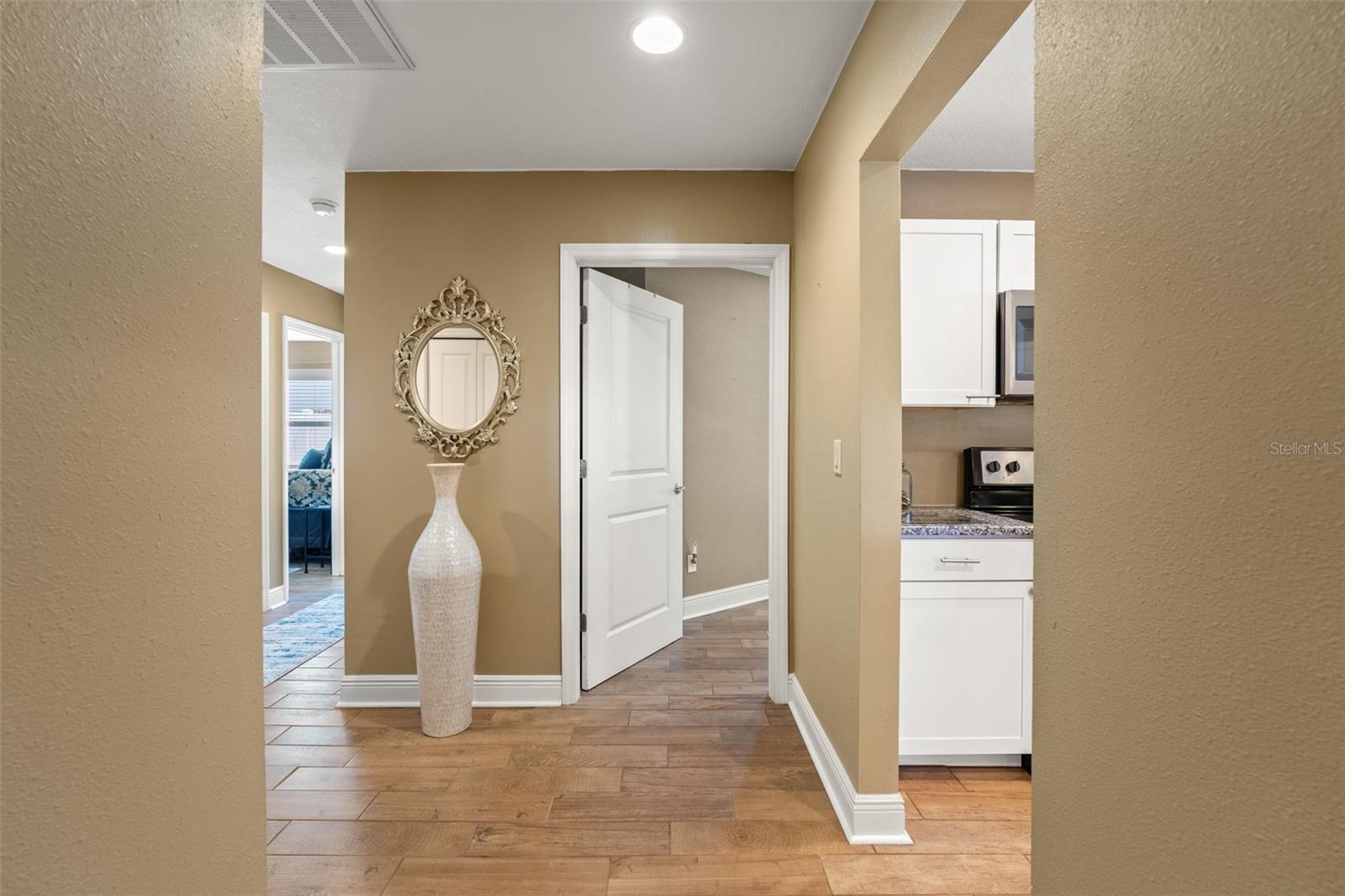 2526 LAKE ELLEN LN