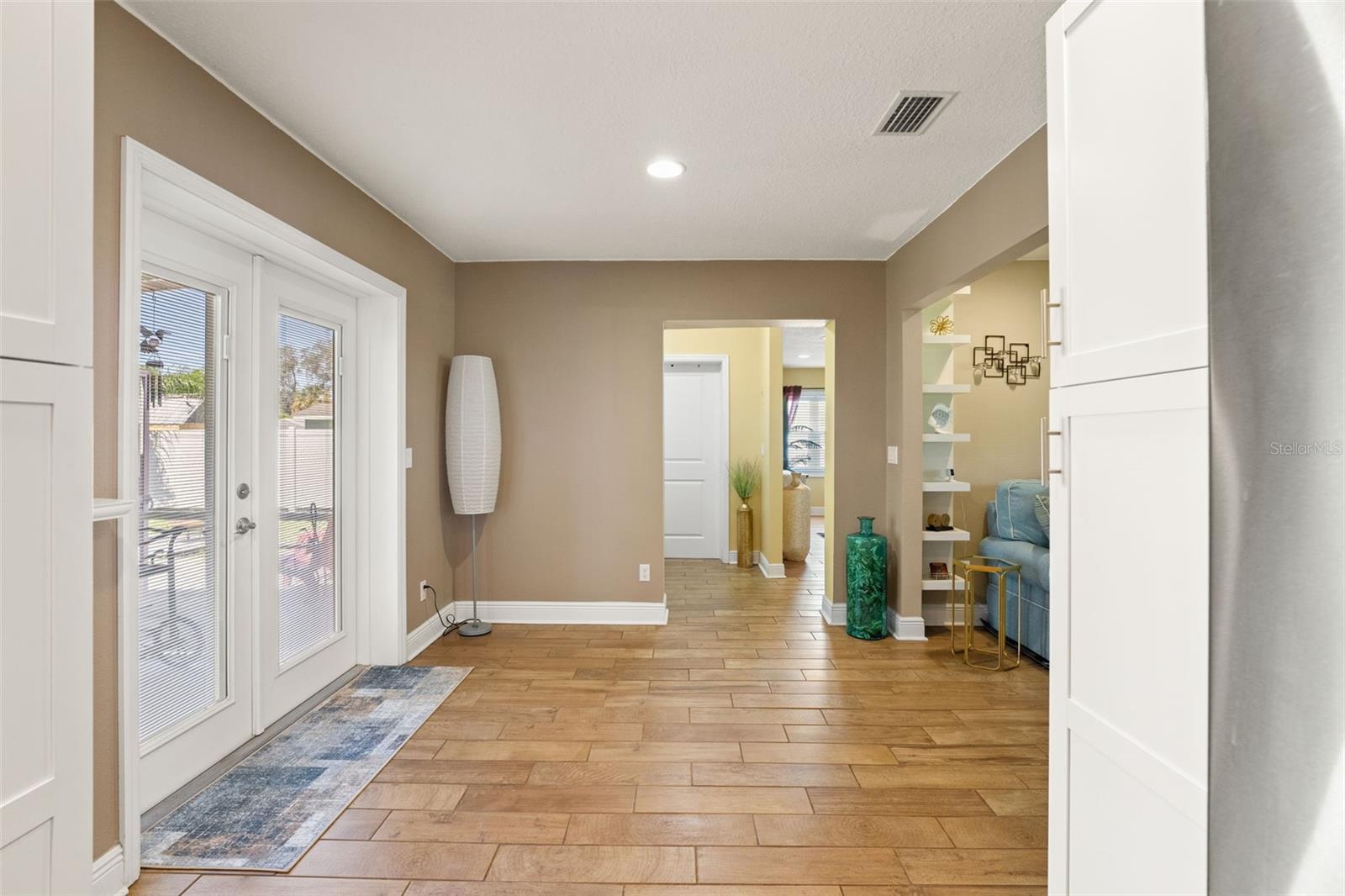 2526 LAKE ELLEN LN