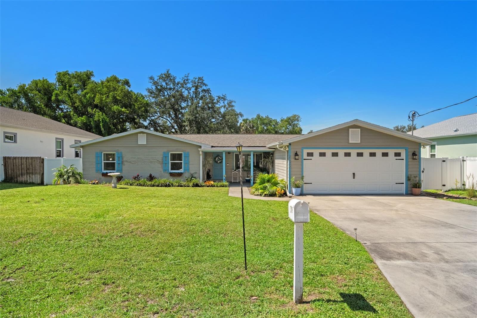 2526 LAKE ELLEN LN