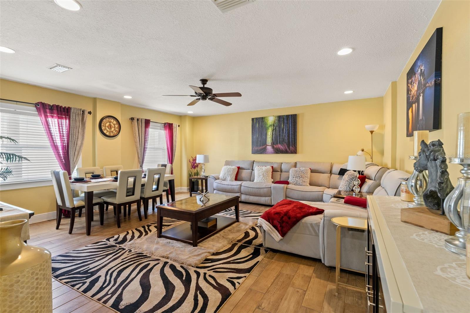 2526 LAKE ELLEN LN