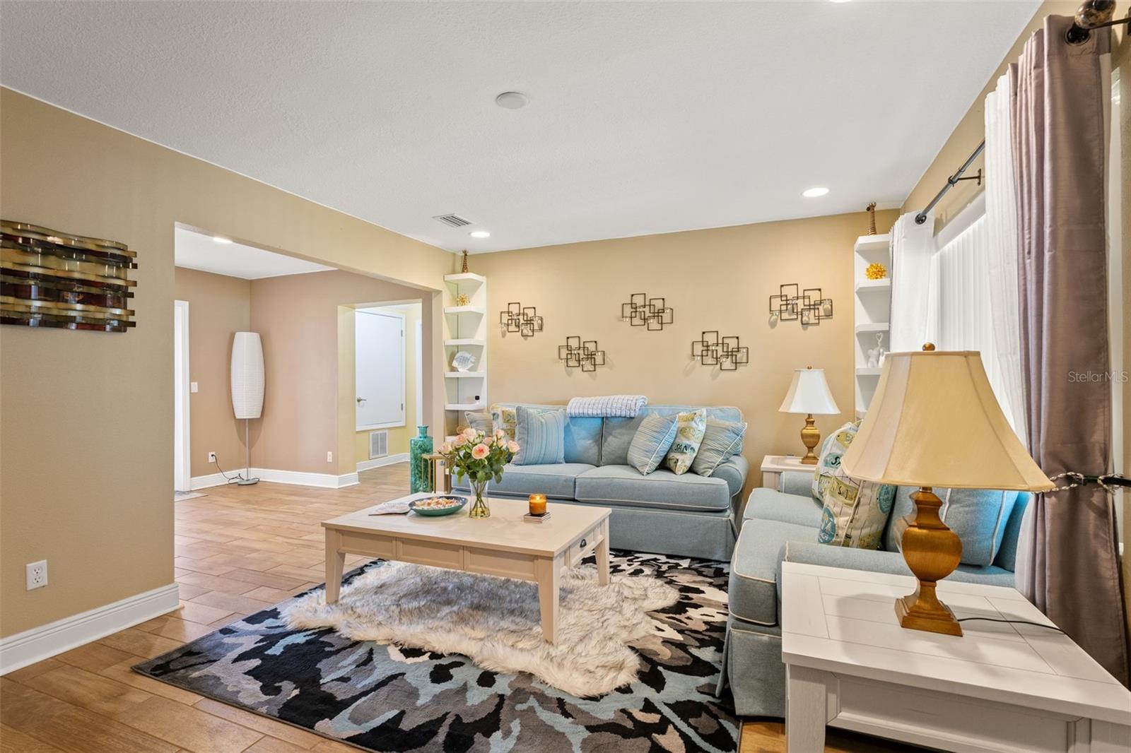 2526 LAKE ELLEN LN
